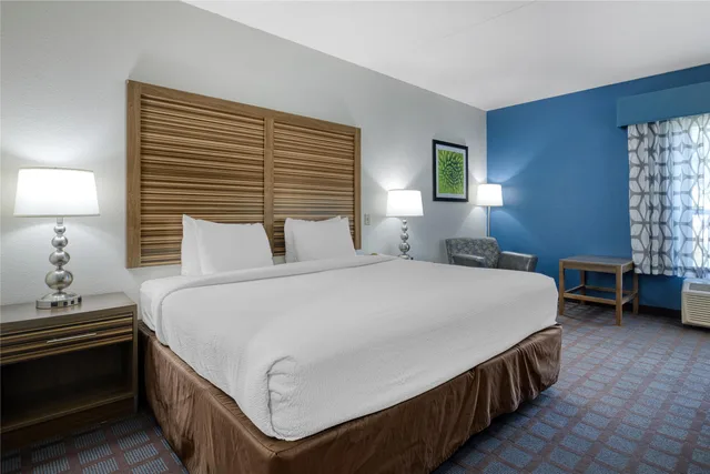 غرفة بسرير كينج بحوض استحمام لذوي الإعاقة، Best Western Fishers Indianapolis Area 3/6