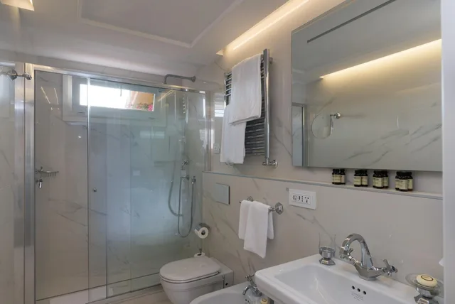 Sky, Suite, King Bed, Sofa، Degli Artisti 2/3