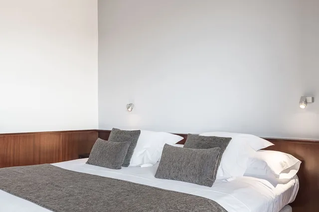 Superior, Twin Beds, Empire Building View، Emporda Hotel 2/6