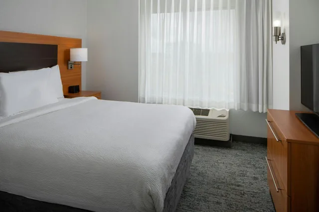 جناح بغرفتي نوم، TOWNEPLACE SUITES HUNTSVILLE WEST/REDSTONE GATEWAY 1/7