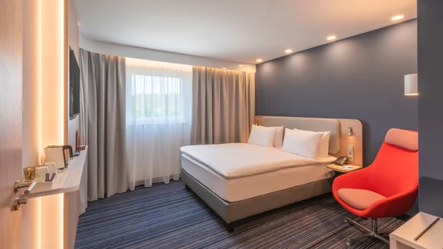 غرفة قياسية بسرير كوين، Holiday Inn Express Hamburg South A7/As42 by IHG 1/9