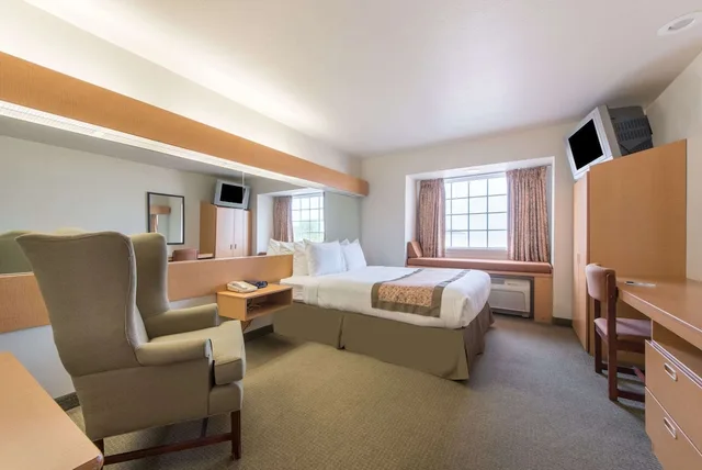 جناح بسرير كوين، Microtel Inn & Suites by Wyndham Altus 1/2