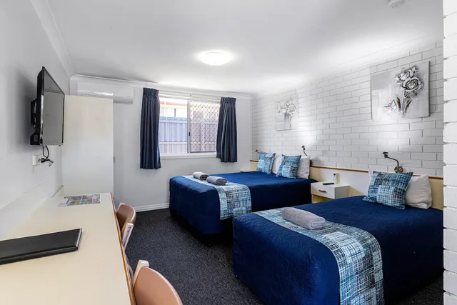 غرفة قياسية بسرير كوين وسرير فردي، Leichhardt Motor Inn 4/6