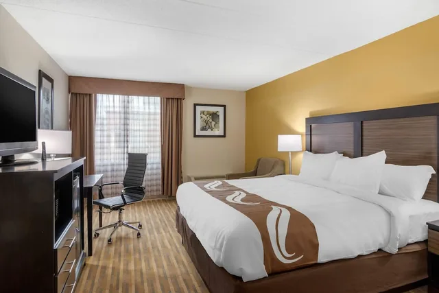غرفة قياسية بسرير كينج، Quality Inn & Suites Ruther Glen 2/8