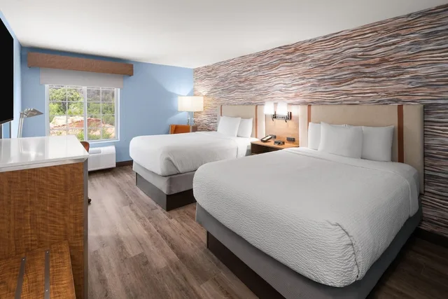 غرفة بسريرين كوين، La Quinta Inn & Suites by Wyndham Ruidoso Downs 4/9