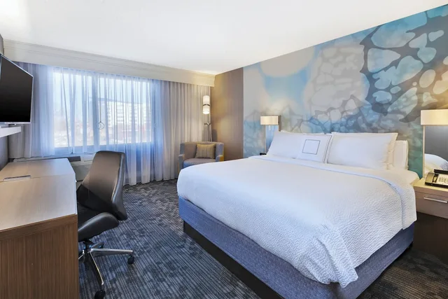 غرفة بسرير كينج لذوي الإعاقة، Courtyard Secaucus Meadowlands 1/3