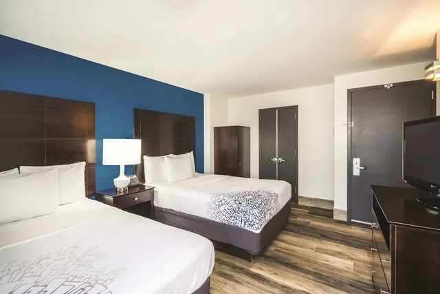 غرفة بسريرين مزدوجين، La Quinta Inn & Suites by Wyndham Brooklyn Downtown 2/2
