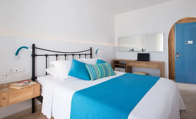 Double Room Classic Sea View (Rb)، Oasis Beach Hotel Spa 2/4