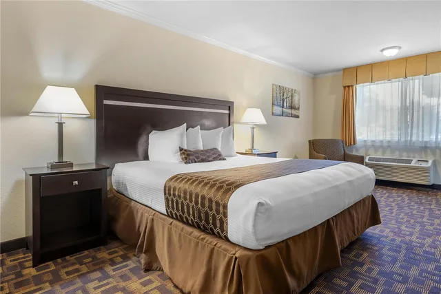 غرفة بسرير كينج، Best Western Plus Inn Of Hayward 8/8