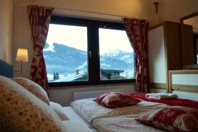 غرفة تقليدية بسرير مزدوج أو سريرين منفصلين بإطلالة على الجبل، Haus Susanne 2/6