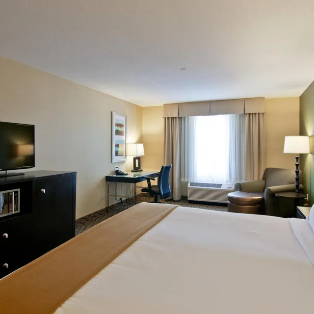 غرفة قياسية بسرير كينج، Wingate by Wyndham Fort Saskatchewan 5/10