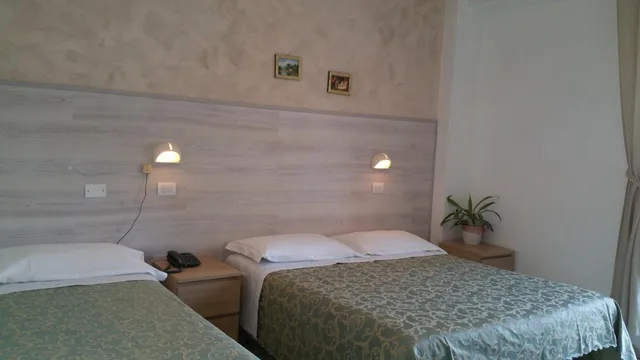 غرفة ثلاثية، Canasta 3/5