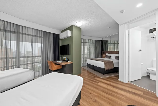غرفة عائلية بسرير كوين وسريرين منفصلين، Madison Hotel Tower Mill 3/10