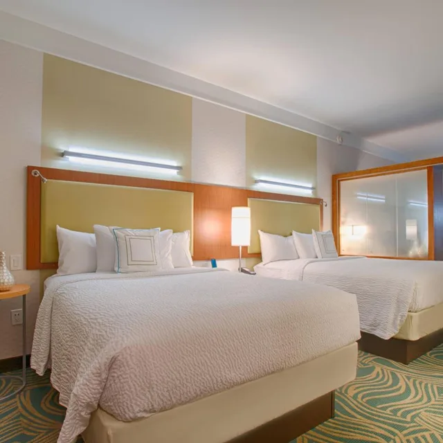 جناح بسريرين كوين مع سرير سحّاب إضافي مع أريكة لذوي الإعاقة، SPRINGHILL SUITES CANTON 1/2