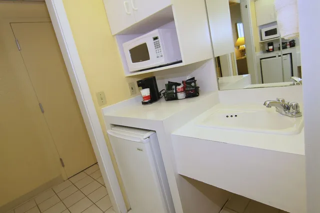 Deluxe 2 Queens Tower Room، Ramada by Wyndham Kissimmee Gateway 6/6