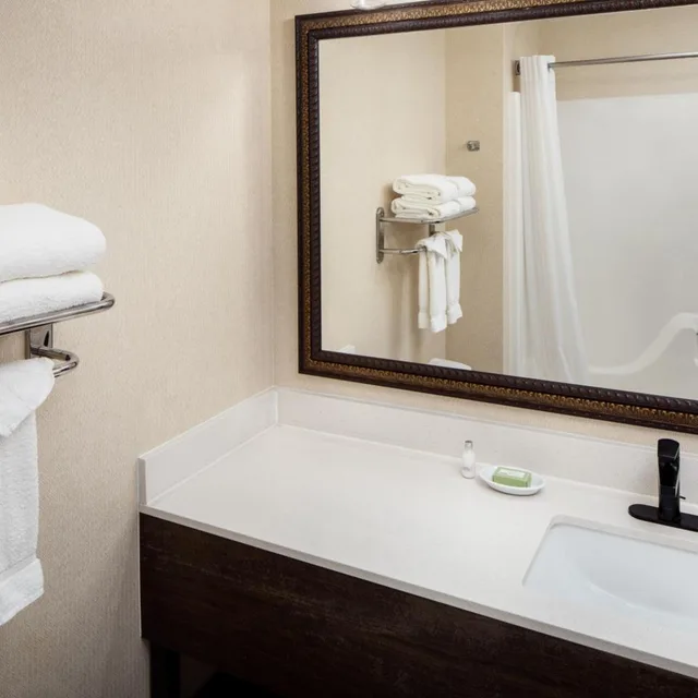 غرفة بسرير كينج، Irish Cottage Inn & Suites 3/6
