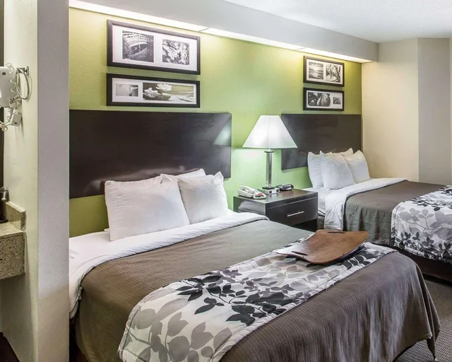 غرفة بسريرين مزدوجين، Studio6 Suites - Knoxville, TN - Downtown 2/2