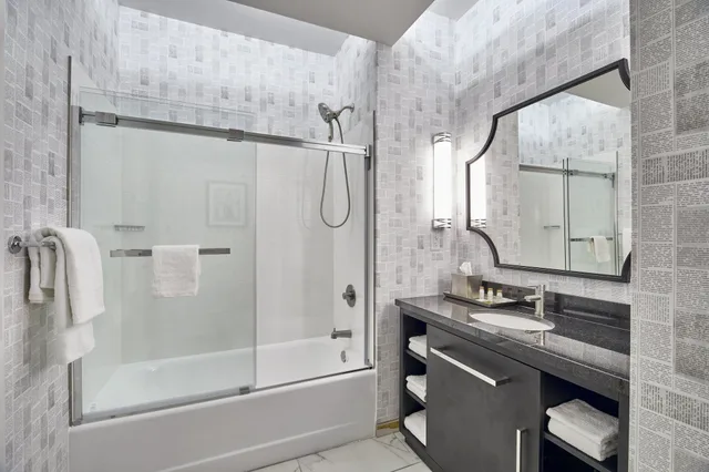 غرفة قياسية بسريرين كوين لذوي الإعاقة، Hotel Indigo Cleveland Downtown 3/3