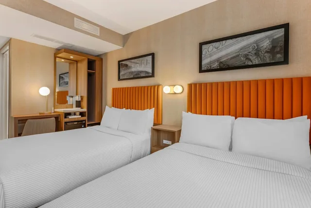 غرفة بسريرين مزدوجين لذوي الإعاقة، Cambria Hotel New York Times Square 1/3