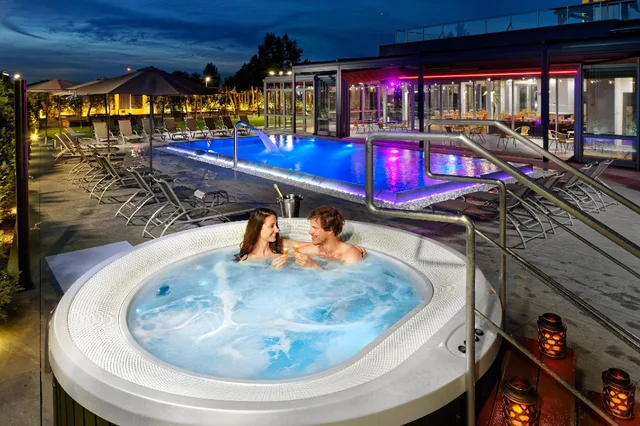 غرفة تُحدَّد عند الوصول، Hotel Aura Design & Garden Pool 1/1