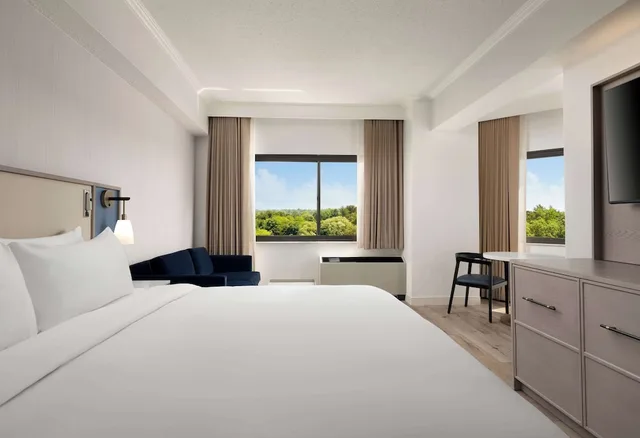غرفة سوبيريور ركنية بسرير كينج، Sonesta White Plains 1/4