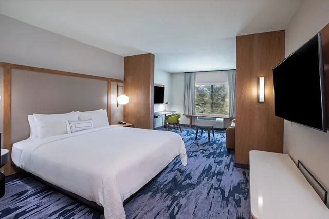 جناح بسرير كينج مع أريكة لذوي الإعاقة، Fairfield Inn & Suites By Marriott Tulsa Catoosa 1/4