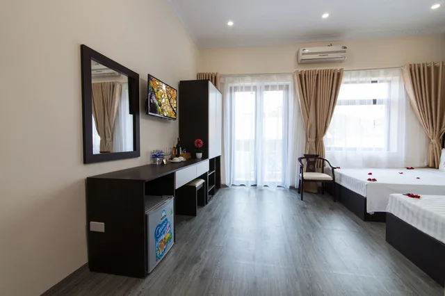 Room, Triple, 1 Queen and 1 Single Bed, City View, Balcony, Hanoi Elpis Hotel 4/5