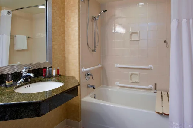 Room, 2 Double Beds, Marriott Milwaukee West 6/10