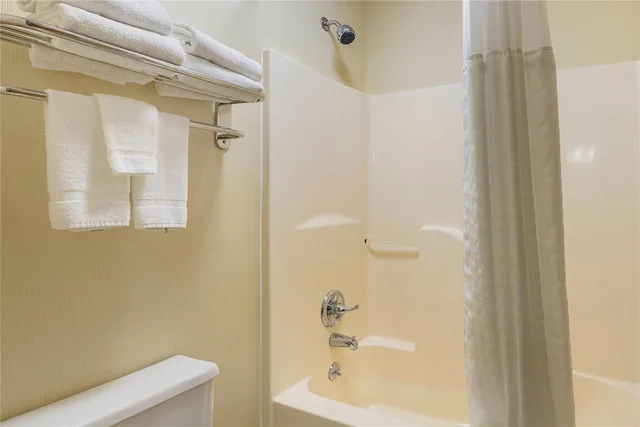 غرفة بسريرين مزدوجين، Quality Inn Waverly IA 7/7