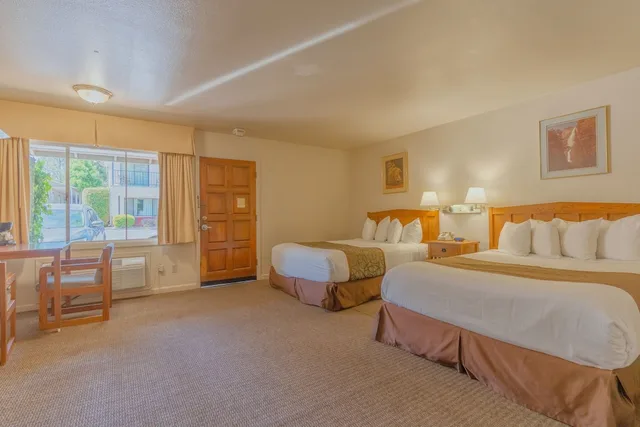 غرفة قياسية بسريرين مزدوجين، Mariposa Lodge 1/5