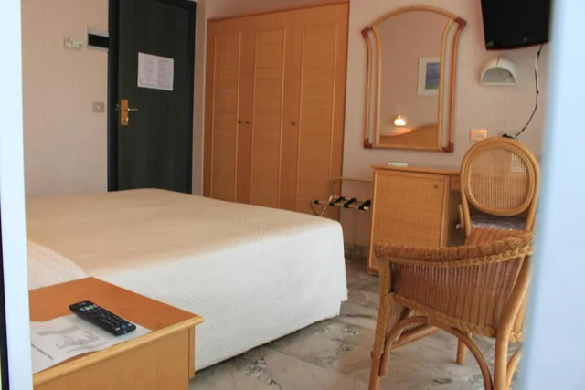 Classic, Double or Twin Bed, Garden Lido 4/7