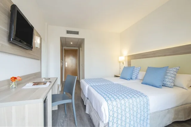 غرفة بشرفة مفردة بسرير فردي، Benidorm East by Pierre and Vacances 4/5