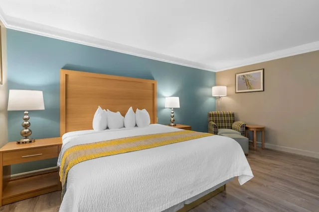 غرفة بزنس بسرير كينج، Best Western Plus Executive Court Inn & Conference Center 3/7
