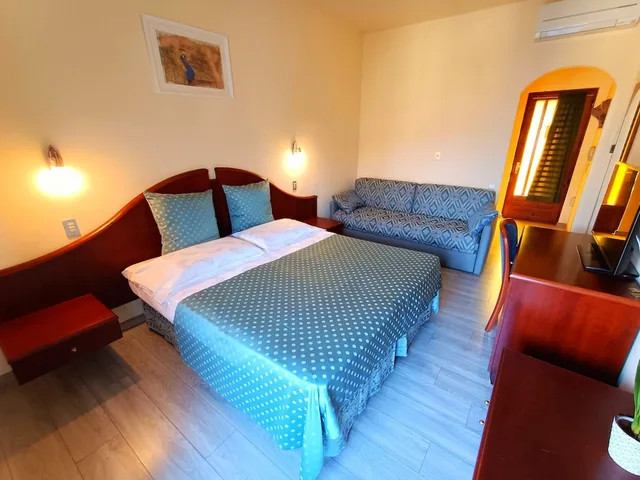 غرفة تنفيذية بسرير مزدوج وسرير بطابقين بغرفة نوم واحدة، Villa Isabella Hotel & Residence 1/8