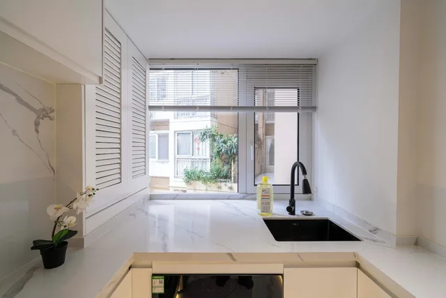 Senior, Apartment, 1 Queen and 1 Double Bed, Book and Bed-People's Square 10/10