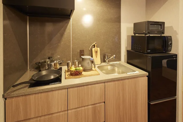 غرفة يابانية بسريرين منفصلين وفرشتي فوتون مع أريكة، MONday Apart Premium Nihonbashi 7/7
