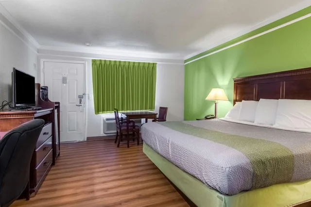 غرفة بسرير كينج لذوي الإعاقة، Motel6 Kingsburg, CA 4/10