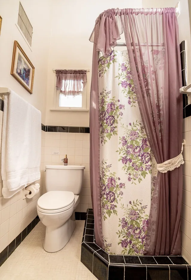 جناح فاخر بسرير كينج وسرير فردي بغرفتي نوم، The Blenman House Inn 2/2