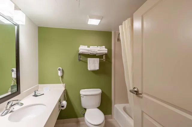 غرفة بسريرين مزدوجين، Sleep Inn and Suites Harrisonburg Near University 4/4