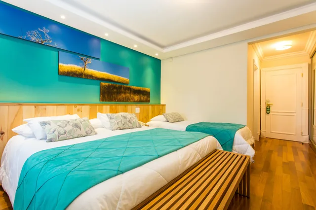 غرفة فاخرة بسرير كوين وسرير فردي، Hotel Serra da Estrela 2/7