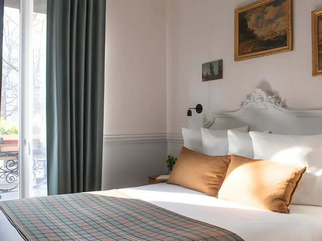 غرفة كلاسيكية بسرير مزدوج، Hotel De La Porte Doree 1/1