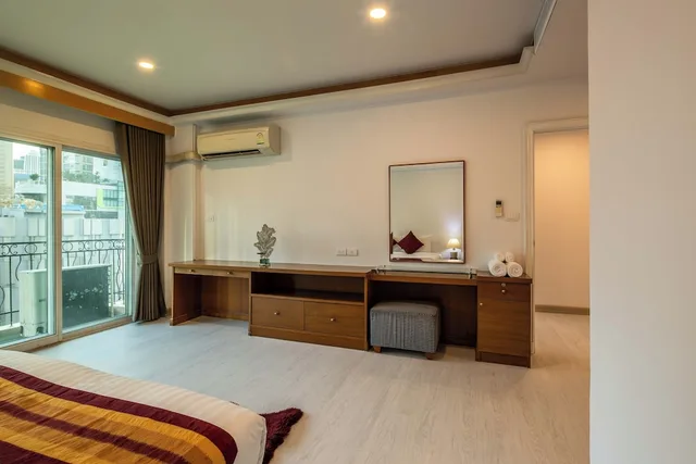 3 Bedrooms, Family Suite, 3 Double Beds, Chaidee Mansion 6/10