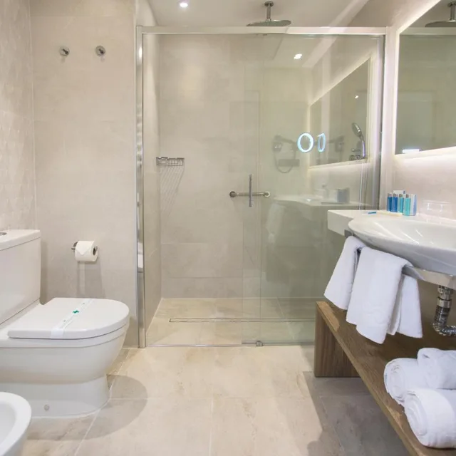 جناح جونيور بشرفة، Presidente Hotel 6/9