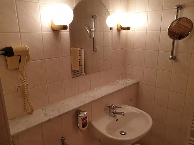 غرفة قياسية بسريرين منفصلين، Hotel Weisser Schwan 3/5