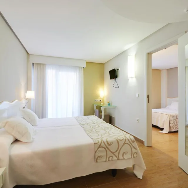 غرفة ثلاثية، Meridional Hotel 2/7