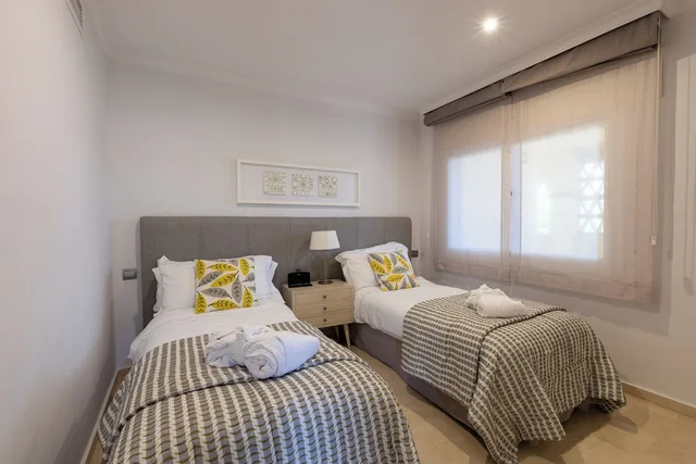 جناح غراند بسريرين كوين بإطلالة على البحر بـ3 غرف نوم بجاكوزي، Wyndham Grand Costa del Sol 1/5