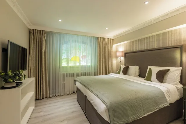 2 Bedrooms, Executive, Apartment, 2 King Beds, Mayfair House 2/10