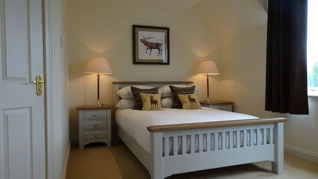 غرفة سوبيريور بسرير مزدوج بإطلالة على البحيرة، Loch Ness Cottages 1/2