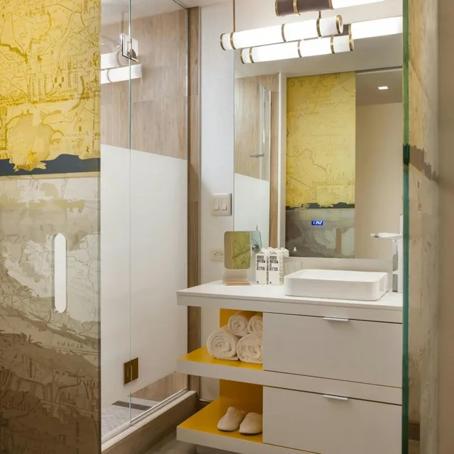 Room, King Bed, Partial Water View، The Envoy Hotel, Autograph Collection 7/10