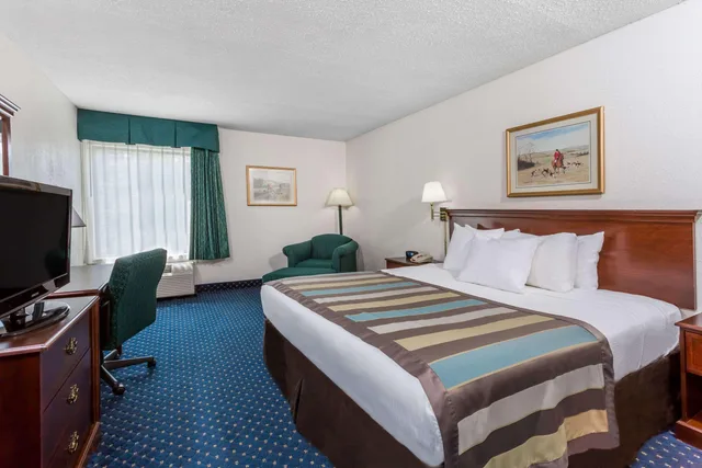 Room, Best Western Greensboro Coliseum Inn 2/3